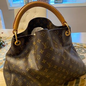 Pre-Owned Louis Vuitton Artsy MM Monogram Handbag
